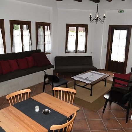 Karpofora Traditional Guesthouse Мілеай Екстер'єр фото